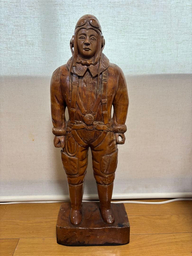木製パイロット像 約50cm 神風特別攻撃隊 特攻隊の置物です。