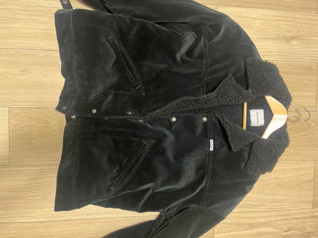 ボア襟付き黒コーデュロイジャケット