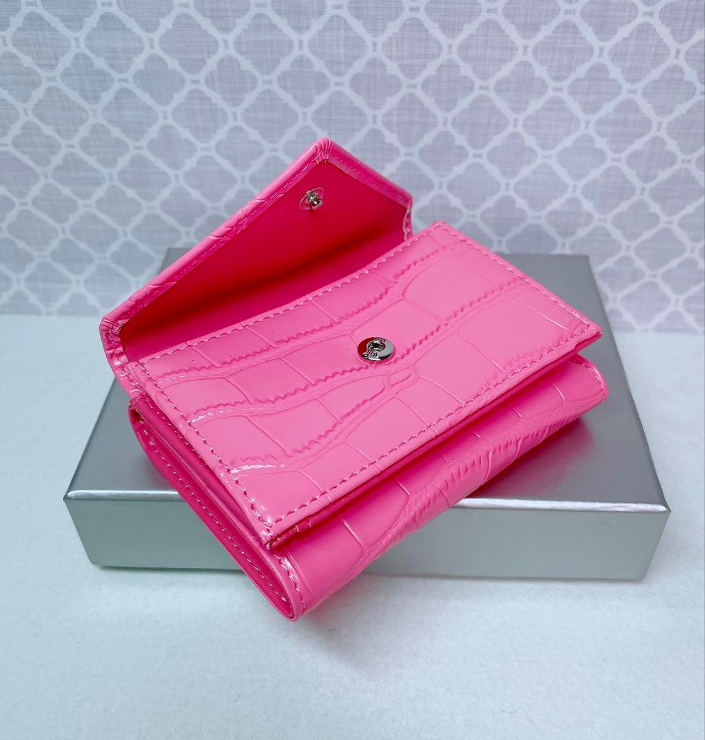 新作【内柄も素敵☆最新】Vivienne Westwood 三折財布 ピンク