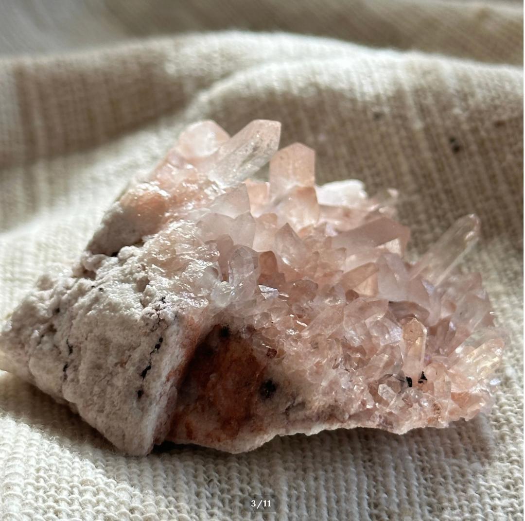 手のひらサイズ【インド・マニカラン産】 ピンクヒマラヤン ミニ クラスター