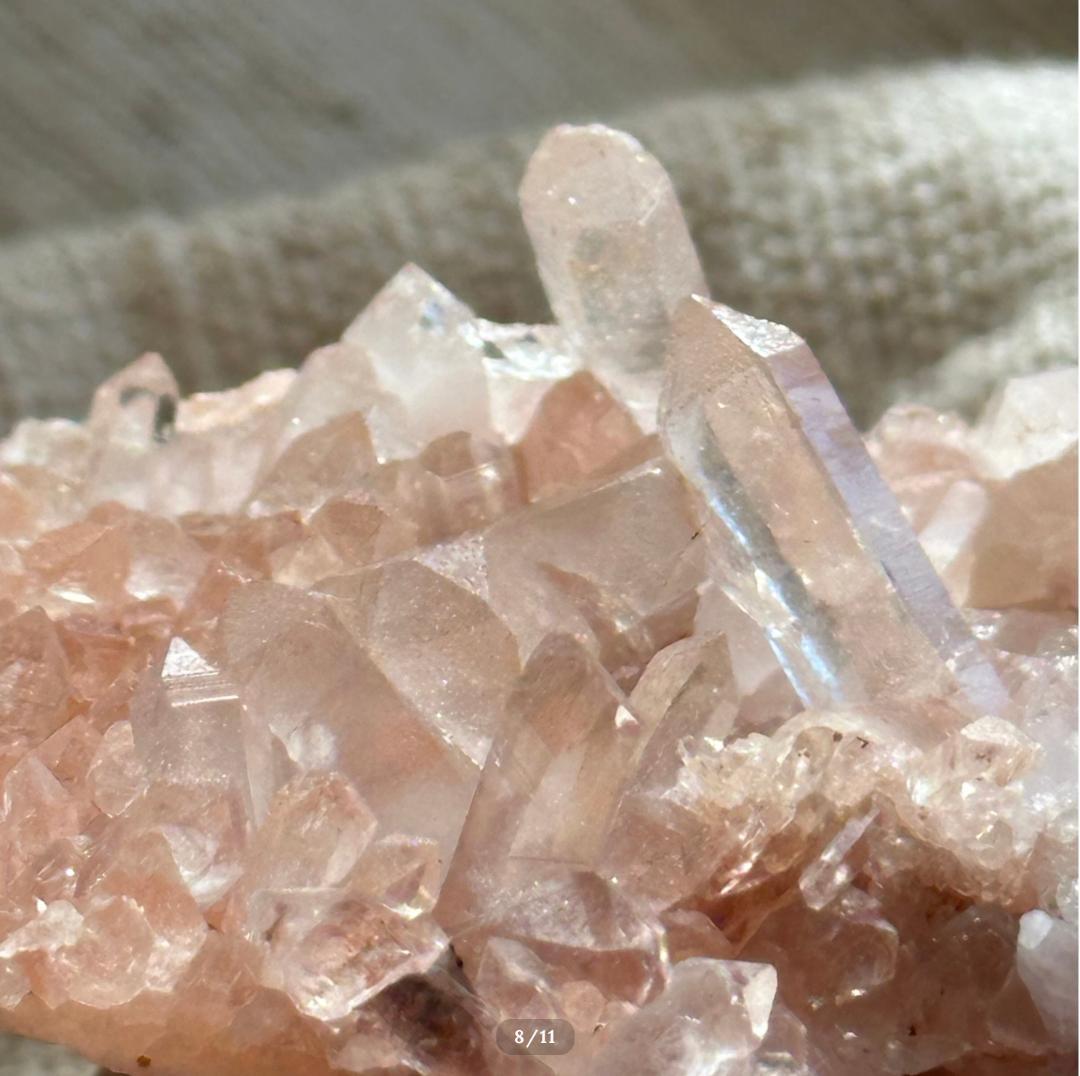 手のひらサイズ【インド・マニカラン産】 ピンクヒマラヤン ミニ クラスター