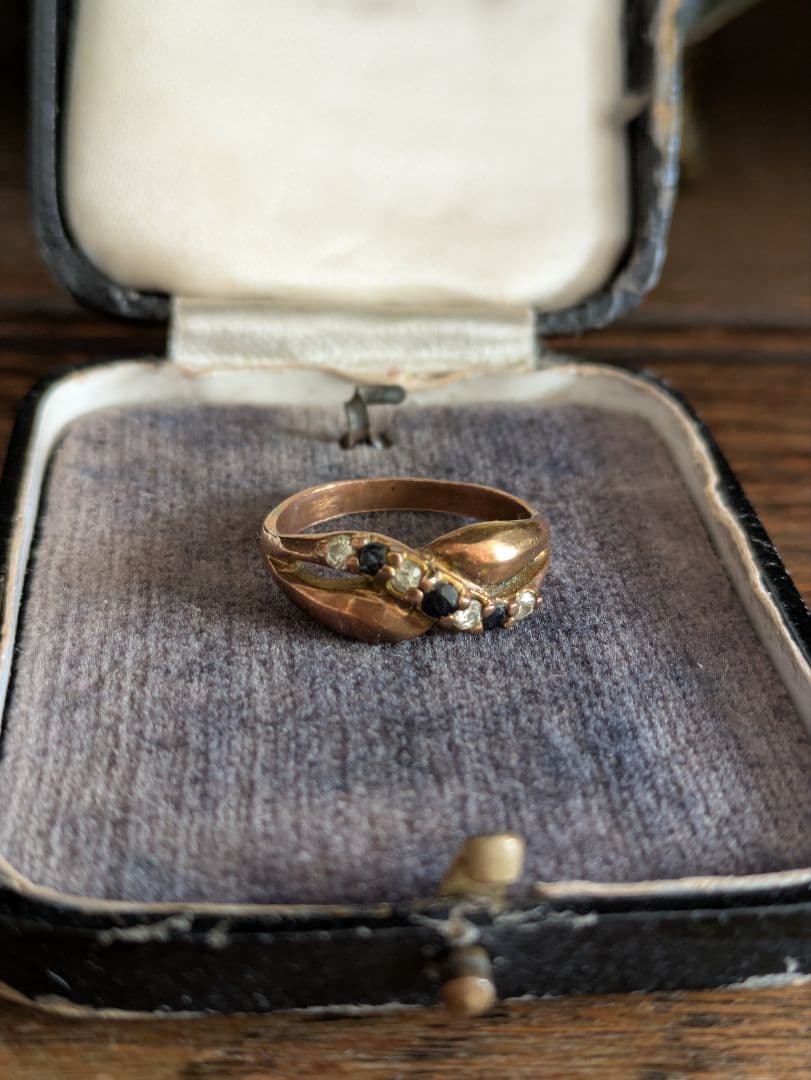 フランス　蚤の市　ヴィンテージ　リング　バイパスデザイン　イギリス？　刻印あり