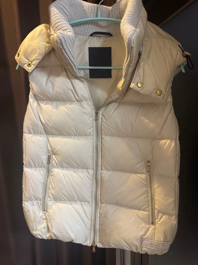 【お値下げ交渉可！】TATRAS アイボリー ダウンベスト フード付き