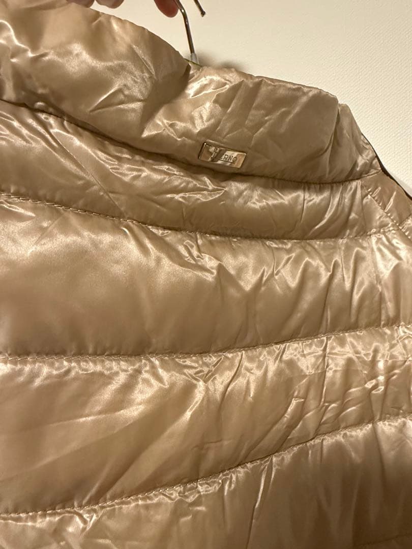 ヘルノ　リバーシブルダウンベスト