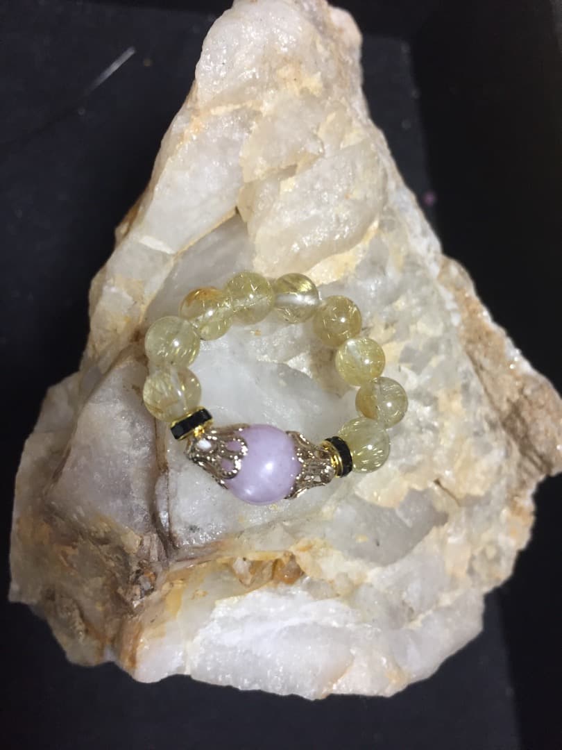 クンツァイトとルチルの指輪