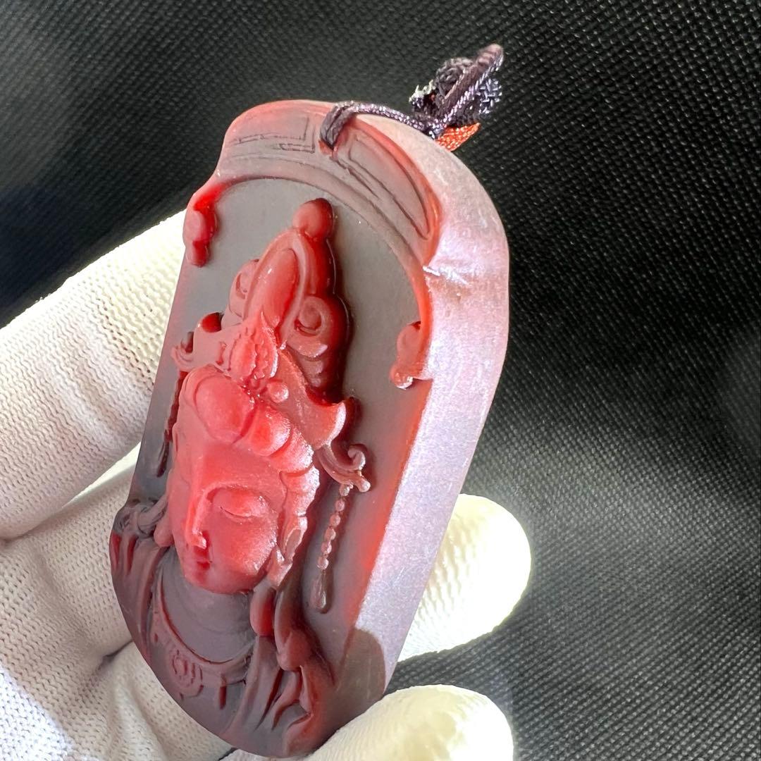 ミャンマー産天然ロジンの大曰如来仏陀彫りペンダントAB1016