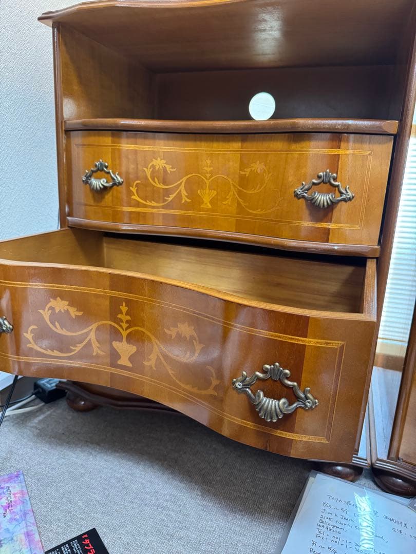 アンティーク調　木製ブラウンキャビネット