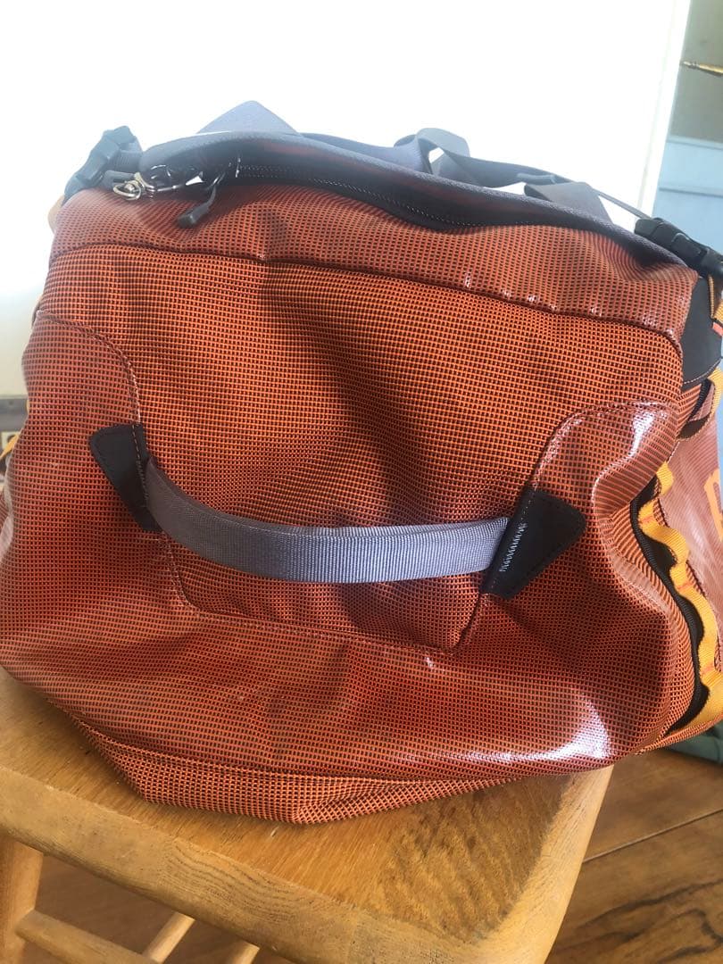 patagonia 防水ボストンバッグ オレンジ　70L