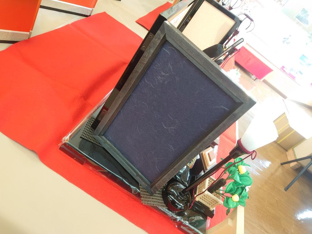 kairi●新品おひなさま●金襴衣装飾り　石帯付人形　刺繍屏風　フルセット