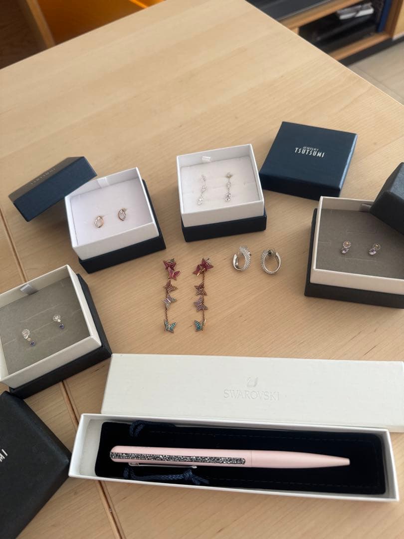 【まとめ売り】SWAROVSKI TSUTSUMIピアス