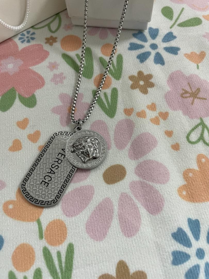 即発送/ヴェルサーチ ネックレス VERSACE シルバー　ロゴ