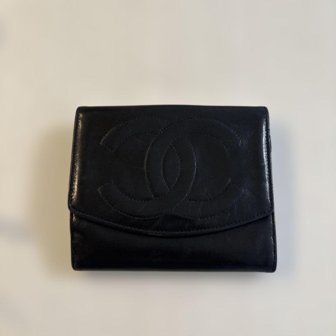 シャネル二つ折り財布