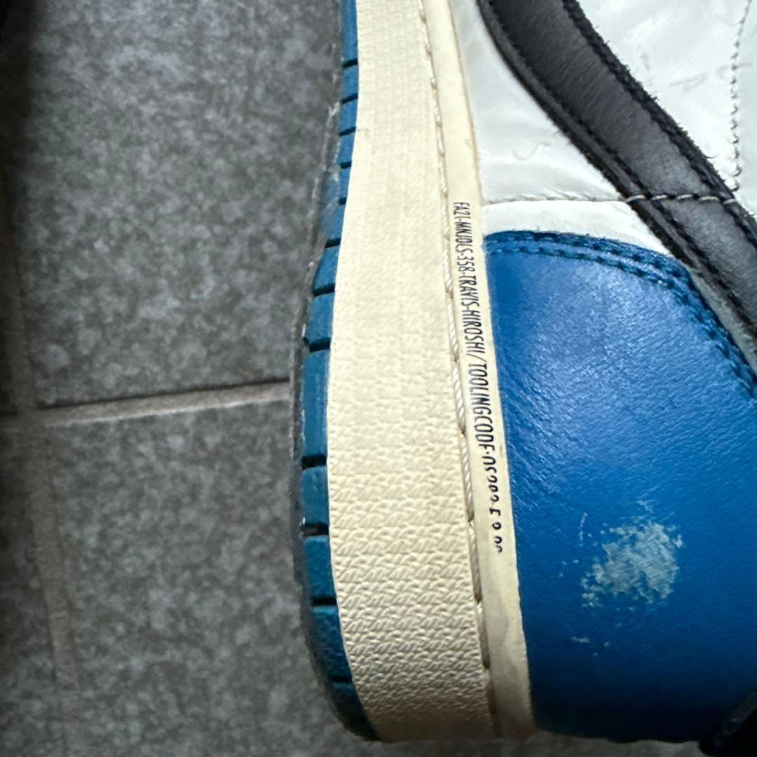 travisスニーカー