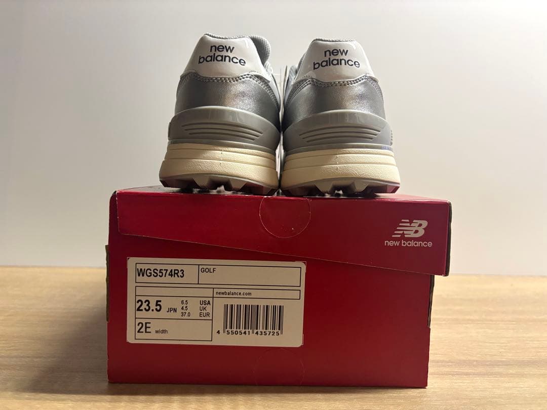 未使用 23.5cm 2E ニューバランスゴルフシューズWGS574R3シルバー