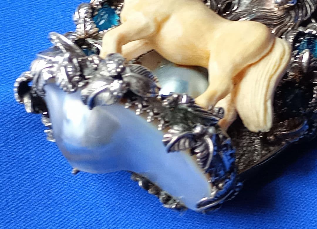 馬年に馬のシルバー手作りペンダント。