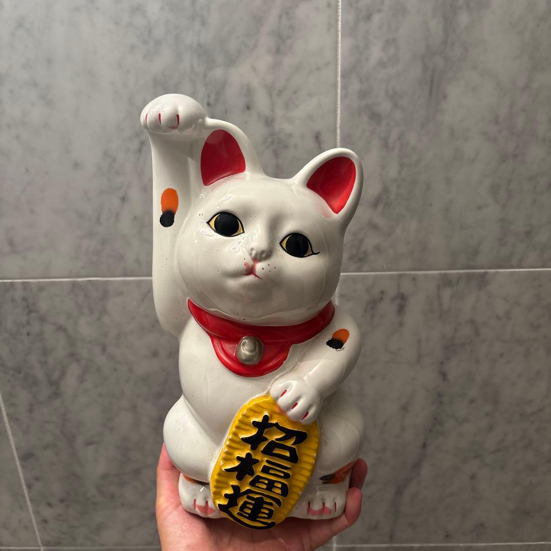 ヴィンテージ手描きの瞳やふっくらとしたお顔が美しい招き猫