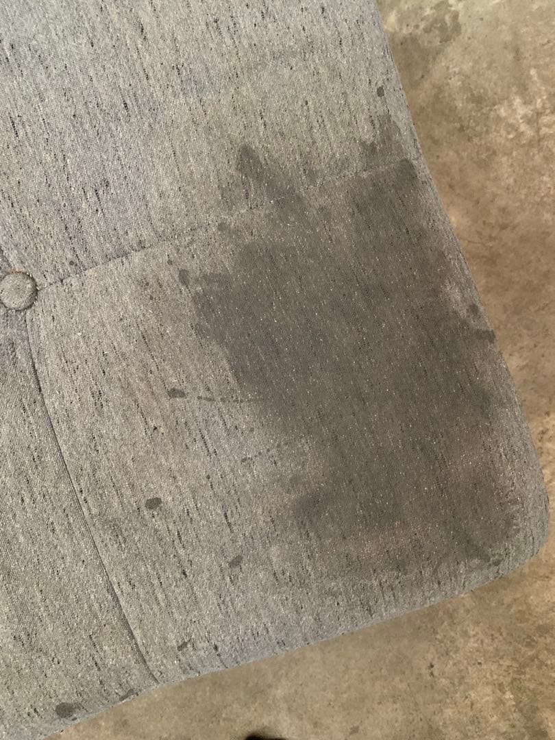 グレーの布製ソファ・デイベッド・ベンチソファ