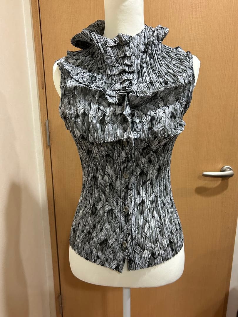 ⭐️月末限定価格⭐️イッセイミヤケコレクションラインプリントブラウス極美品❣️