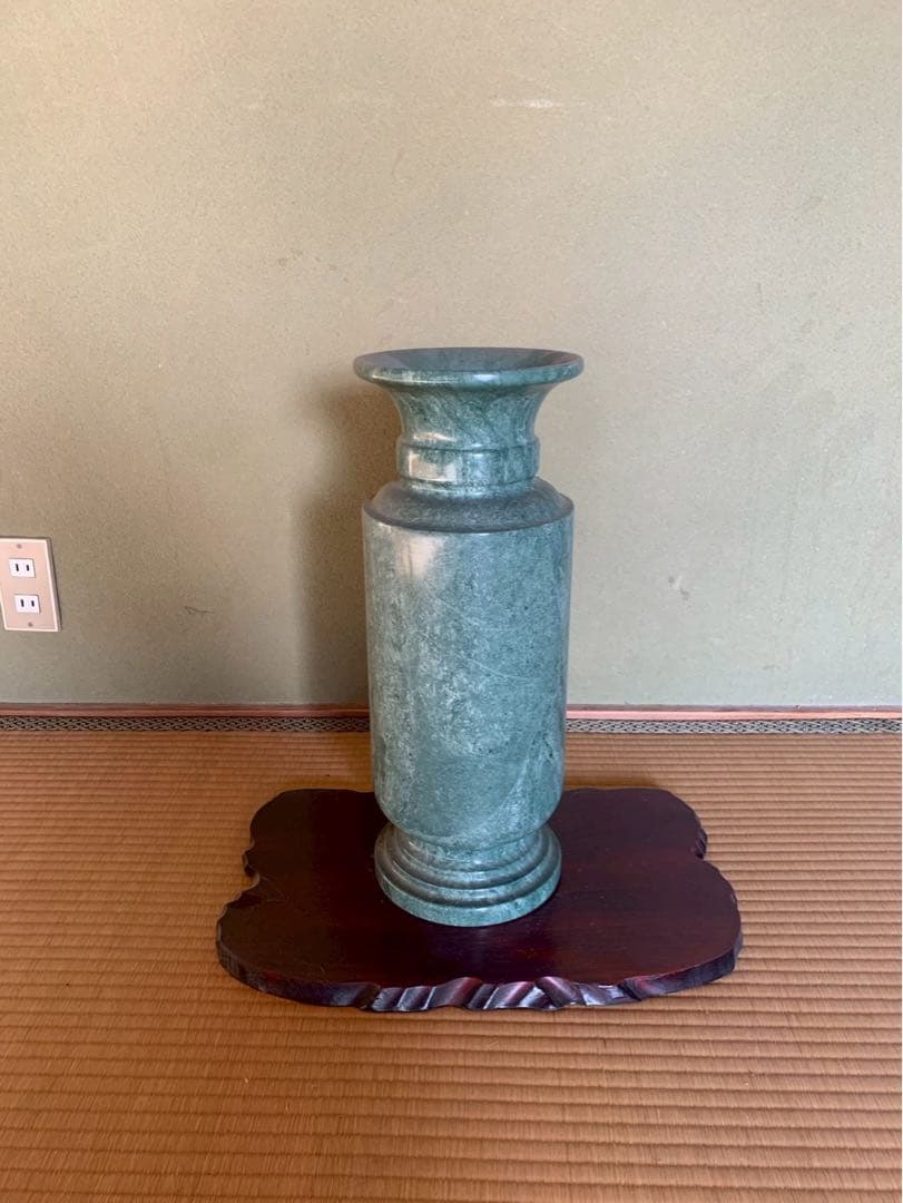 緑色花瓶 木製台座付き　レトロ　アンティーク