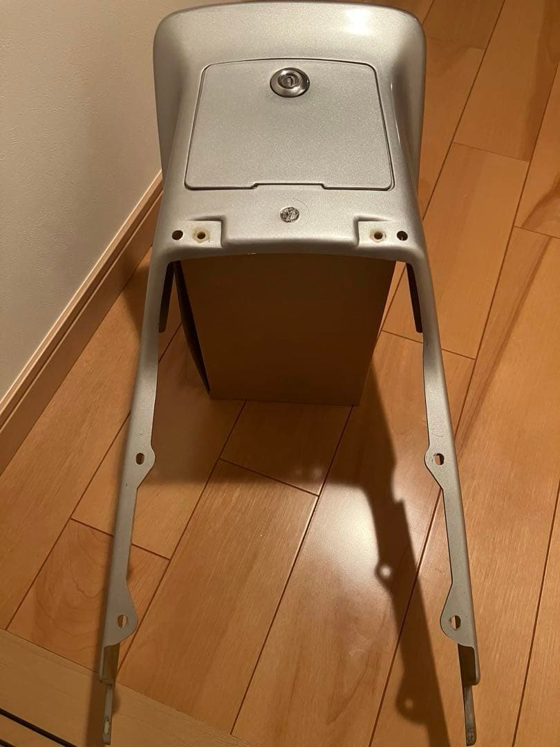 HONDA CB250RS-Z 純正テールカウル カギ付き　フタ取り外し可能