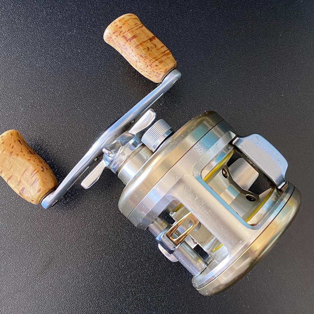 ダイワ『ミリオネア』CV-Z 203（右巻き）