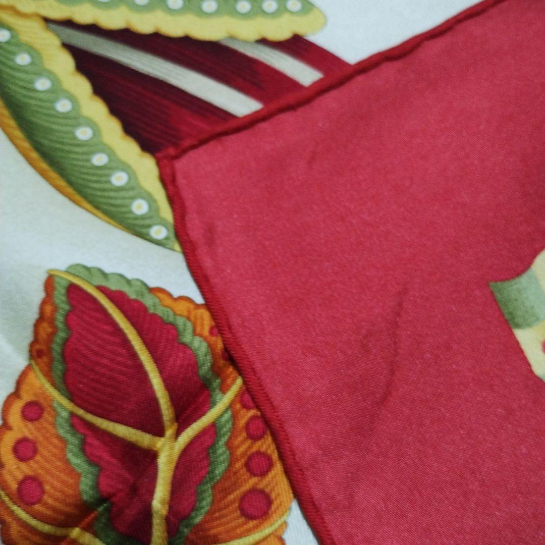 ■値下げしました■ Salvatore Ferragamo 花柄シルクスカーフ