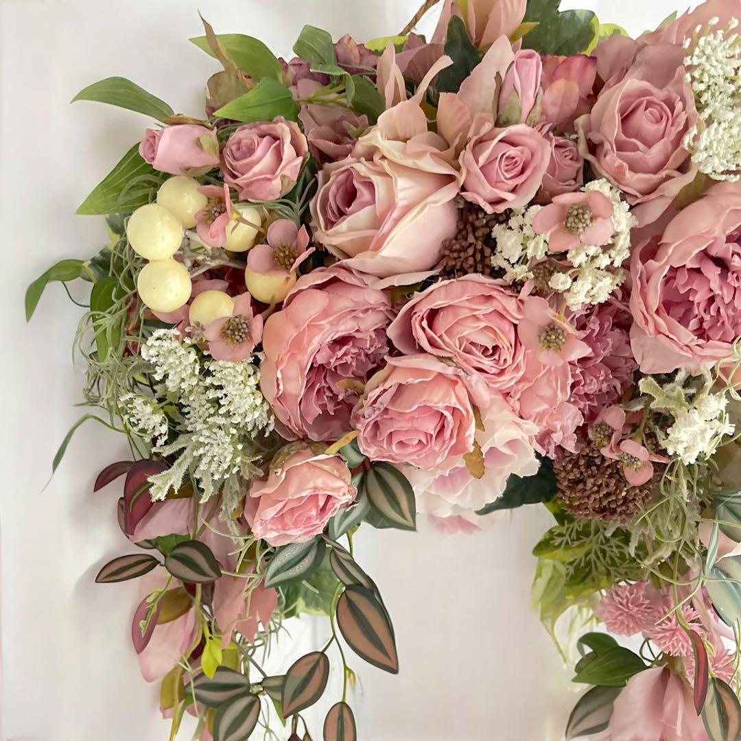 ロココ調ピンクローズのアーチ型特大リース〈光触媒・1点もの〉薔薇のリース