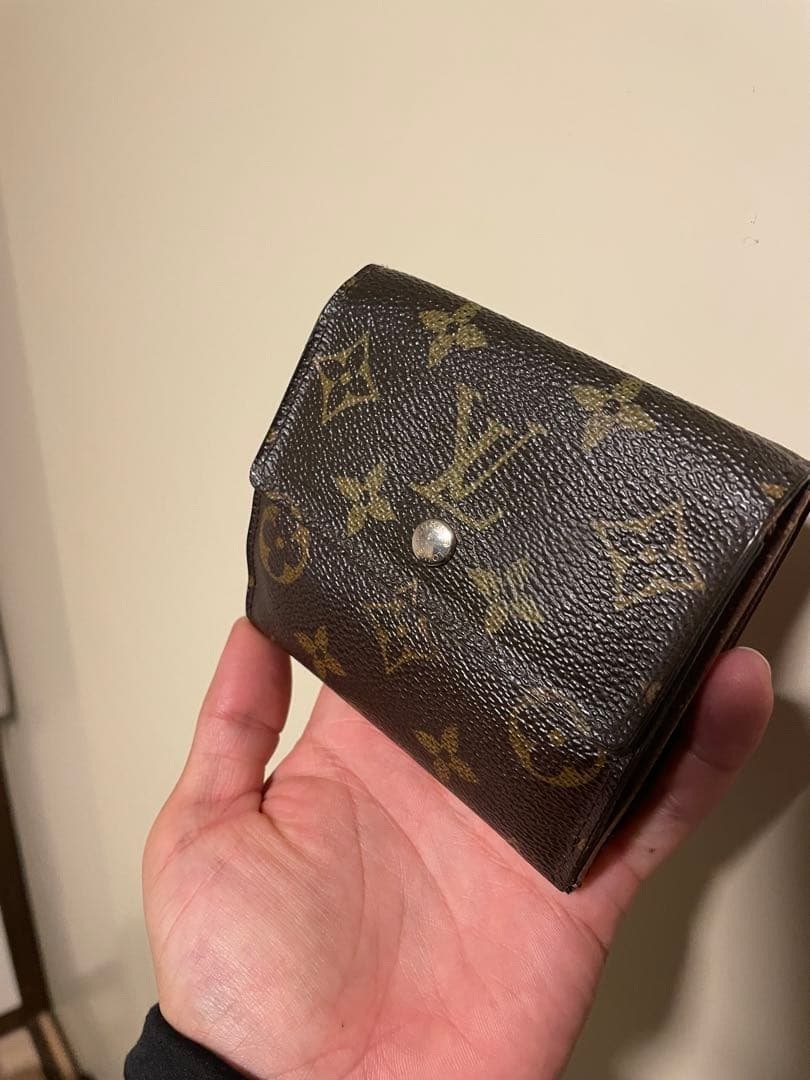 VUITTON三つ折り財布