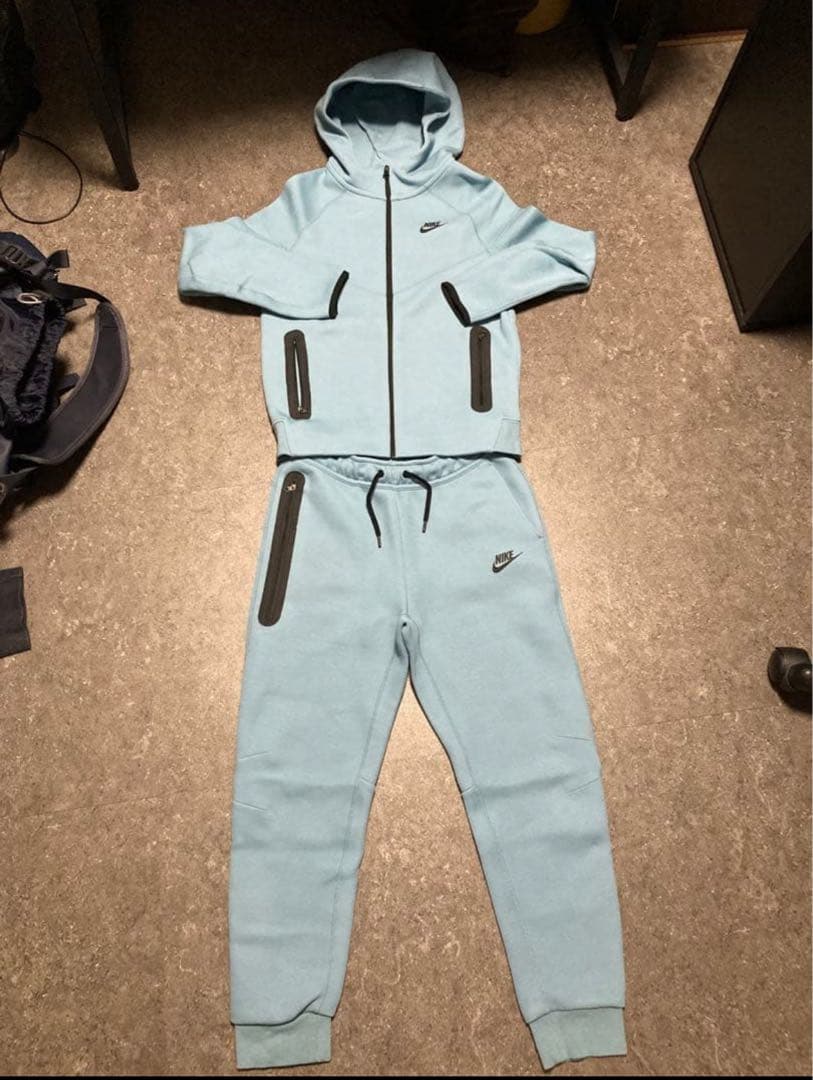 【海外限定】ナイキ テックフリース セットアップ　水色