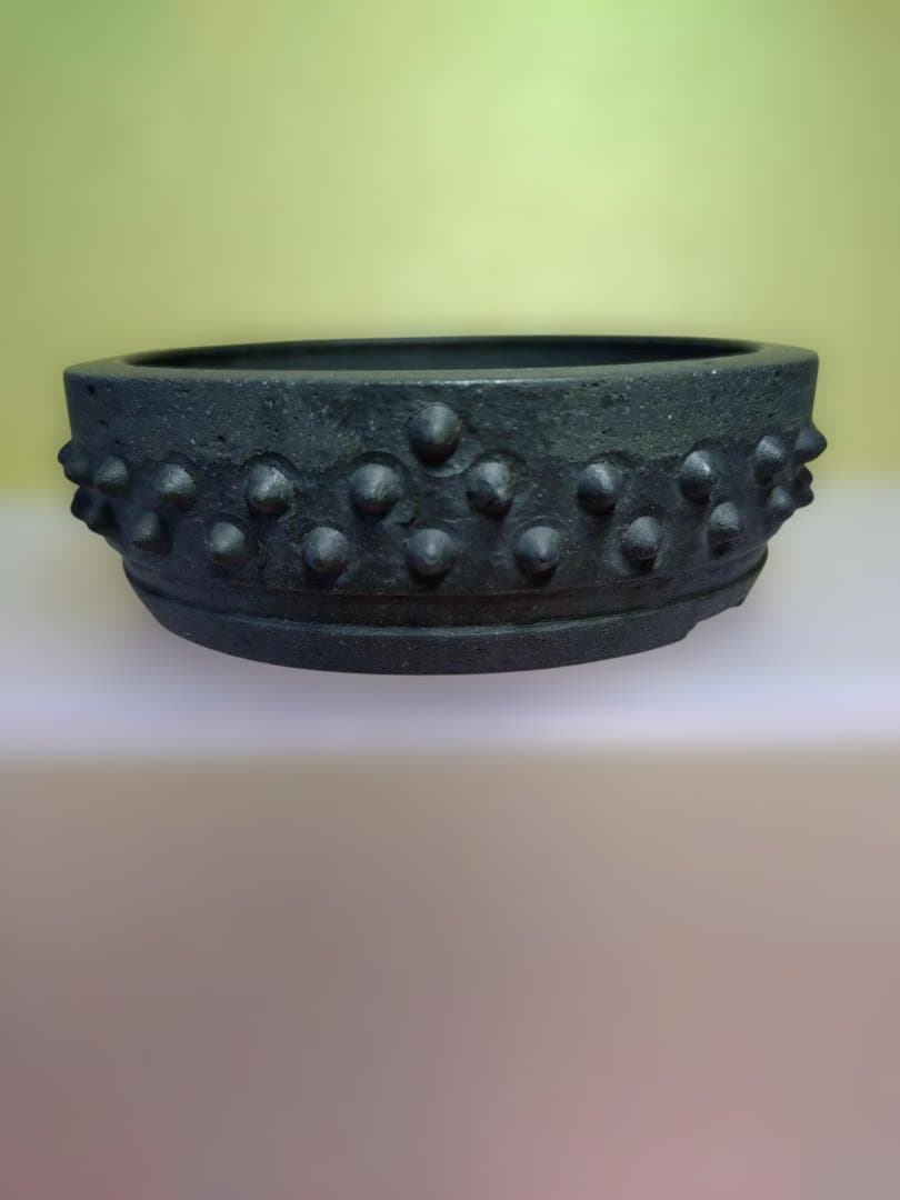 黒色 突起装飾 / 市之倉石洲