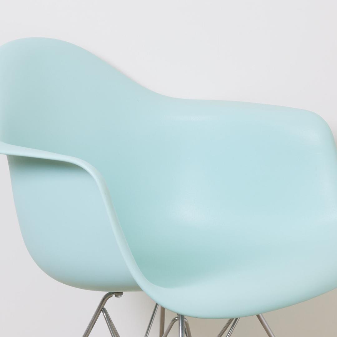 《えぬBSさま専用》イームズプラスチックシェルアームチェア（ライトブルー）