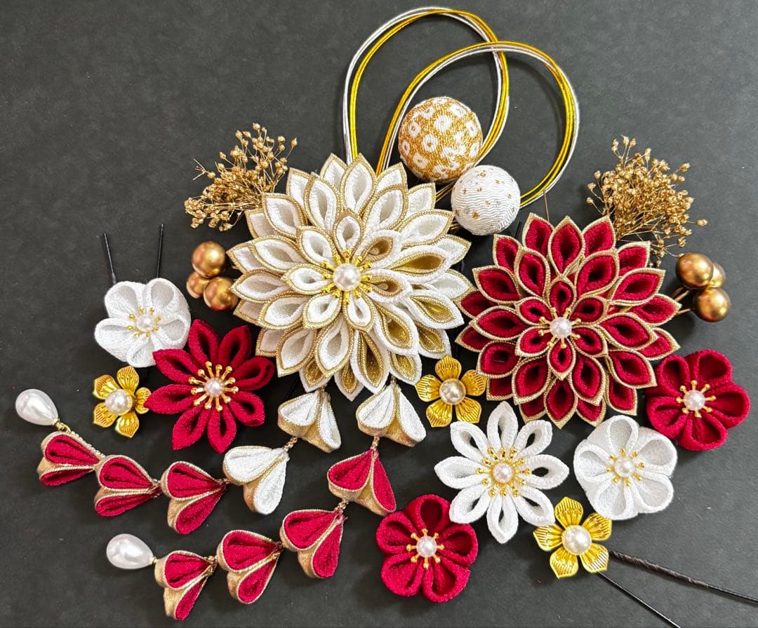 つまみ細工　髪飾り　白　赤(エンジっぽい) ゴールド