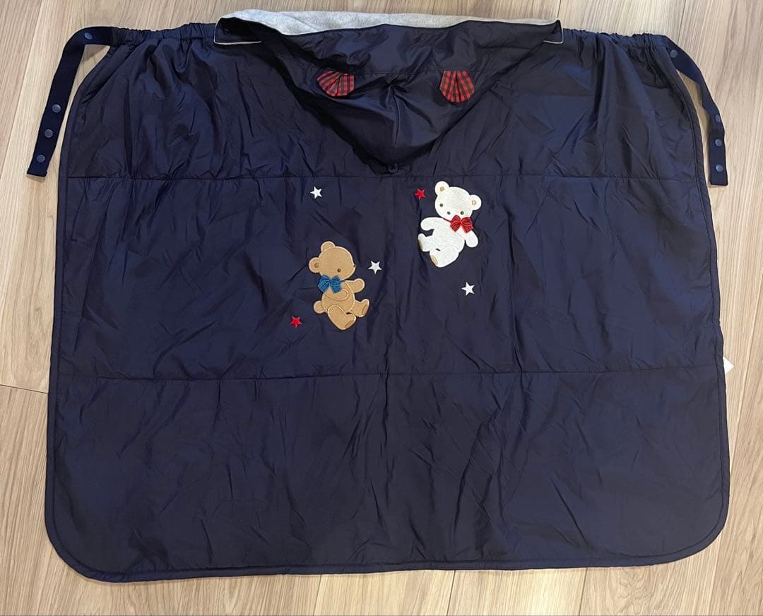 ファミリア3WAYブランケット ネイビー クマ刺繍付き　ケープ