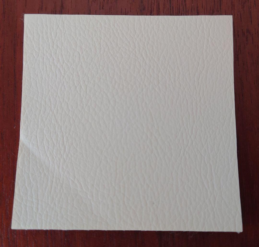 NOYES ホワイト合成皮革2人掛けソファ オットマンとサイドウッドテーブル板付