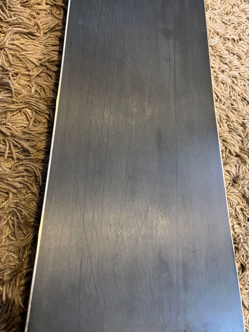 SALOMON サロモン スノーボード板 146cm 初級、中級、レディース向け