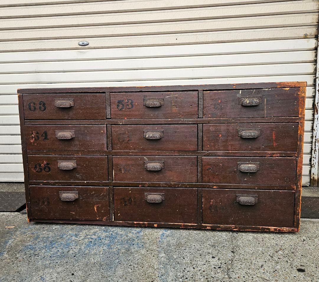 ヴィンテージ 古い木の抽斗 12杯 チェスト 古家具 箪笥 木製 アンティーク