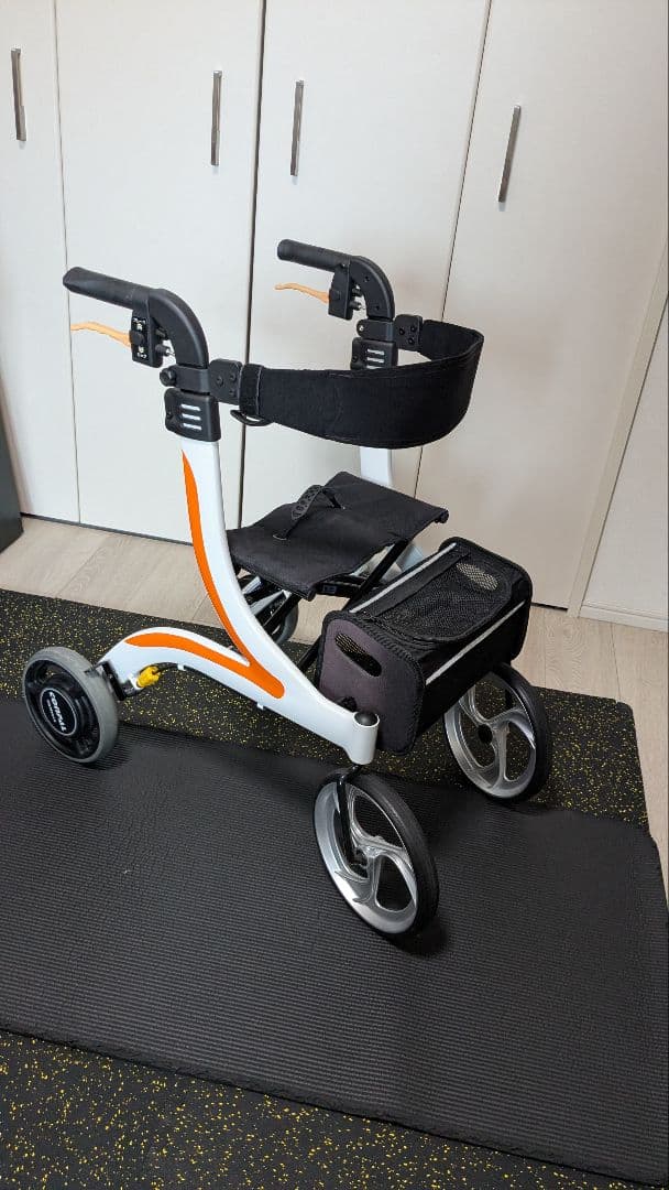 カワムラサイクル 四輪歩行器 KW41 介護用 抑速ブレーキ付き歩行車