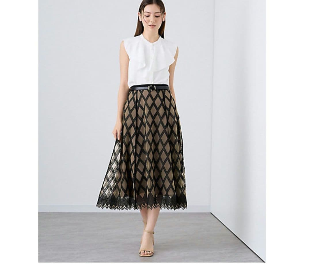 【新品タグ付】2023年発売 ダイヤエンブロイダリーフレアスカート