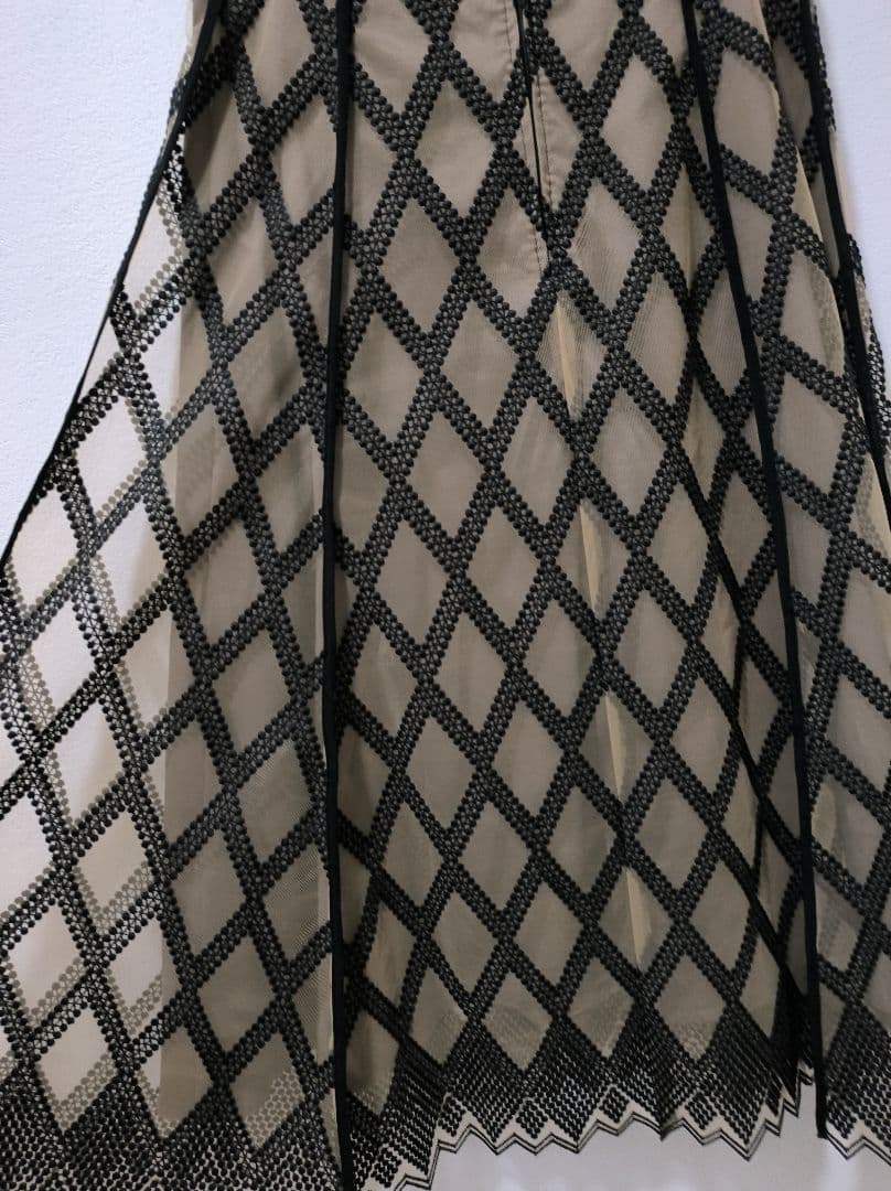 【新品タグ付】2023年発売 ダイヤエンブロイダリーフレアスカート