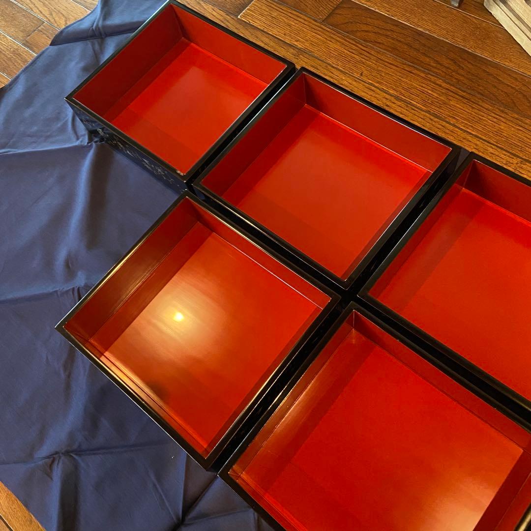 輪島塗　五段重箱　定紋重箱　蒔絵唐草　点彫り沈金　共箱付