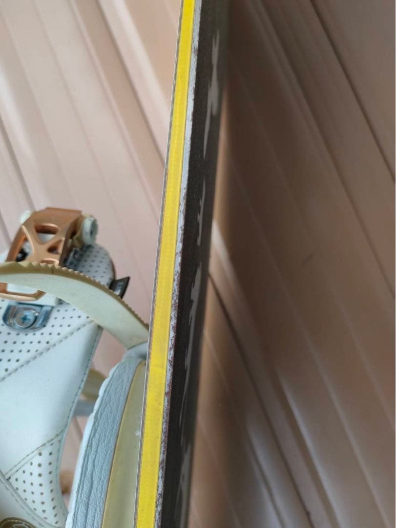 再値引き　スノーボード　板　ノアズアーク　Burton