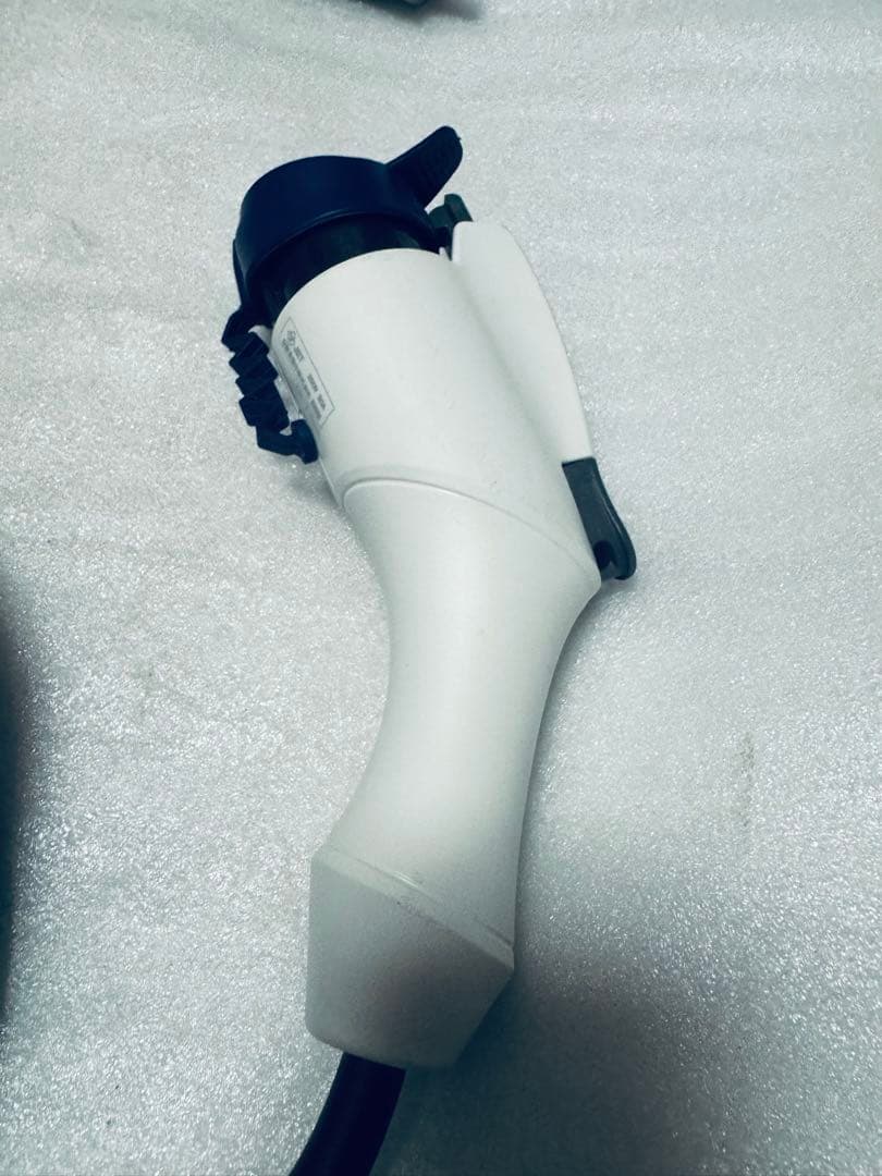 最新型番　日産リーフ充電ケーブル　 6WX0A 705