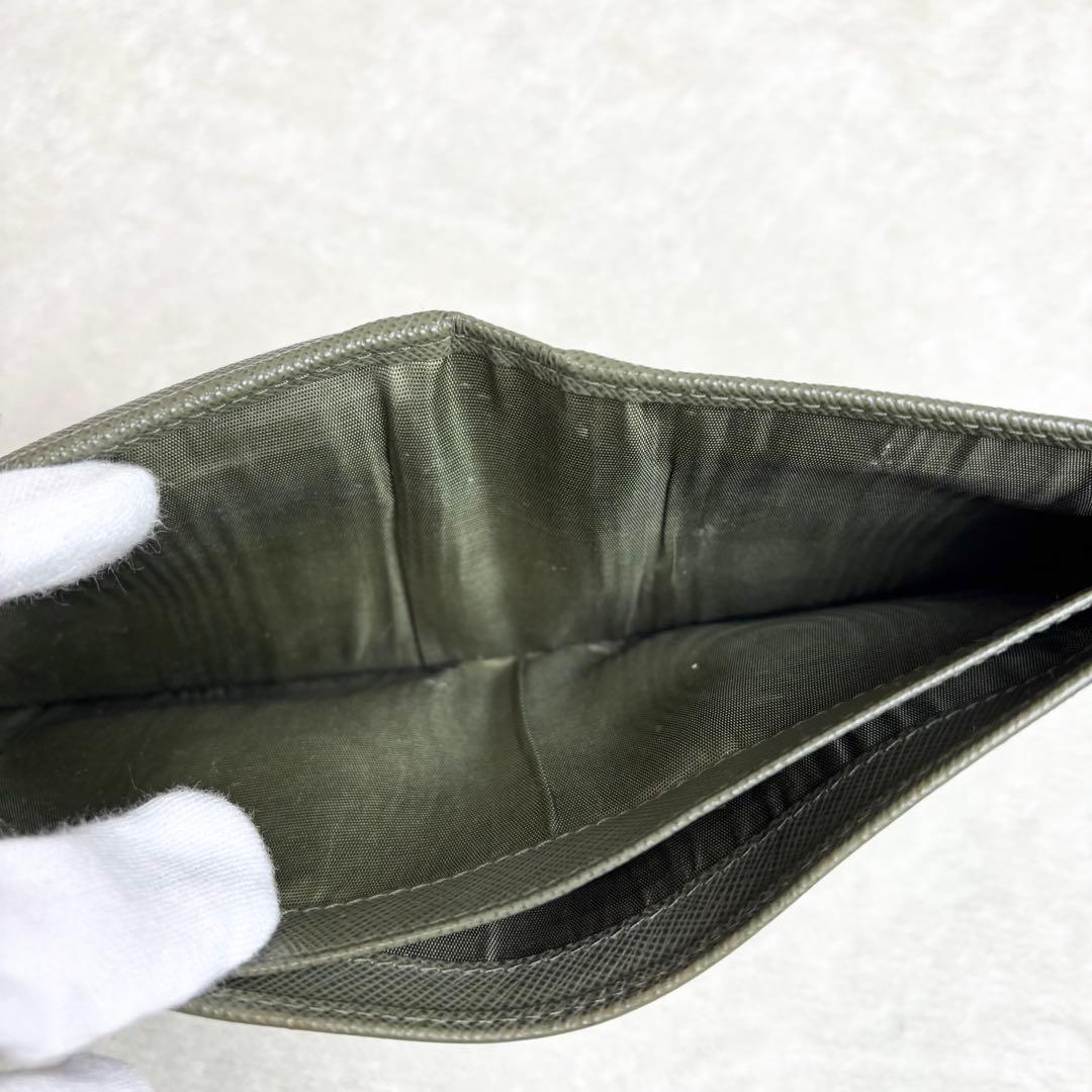 【美品✨/現行】プラダ 二つ折り財布 サフィアーノレザー カーキ RFID搭載