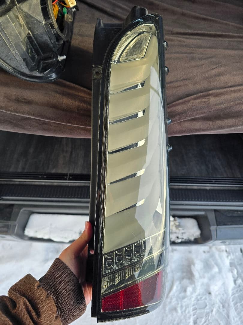 と*な様 ハイエース　テールランプ　ヴァレンティ