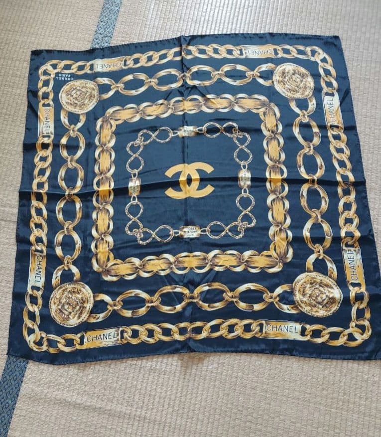 CHANEL シルクスカーフ ブラック ゴールド