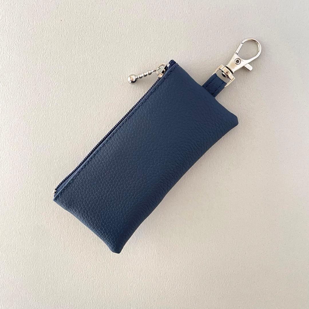 シンプル合皮 リール式キーケース〈ネイビー〉