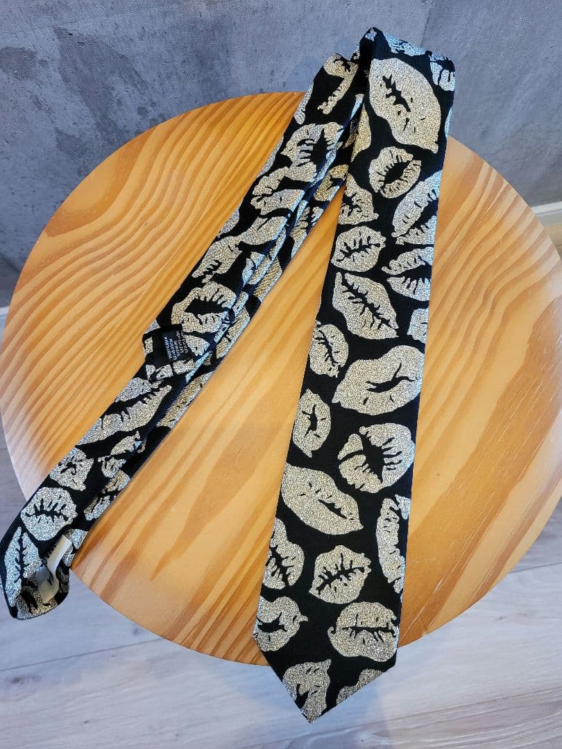 WACKOMARIA KISS柄ネクタイ