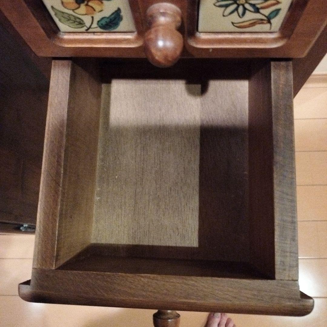花柄の木製引き出し 9個