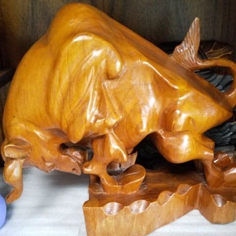 牛の木彫