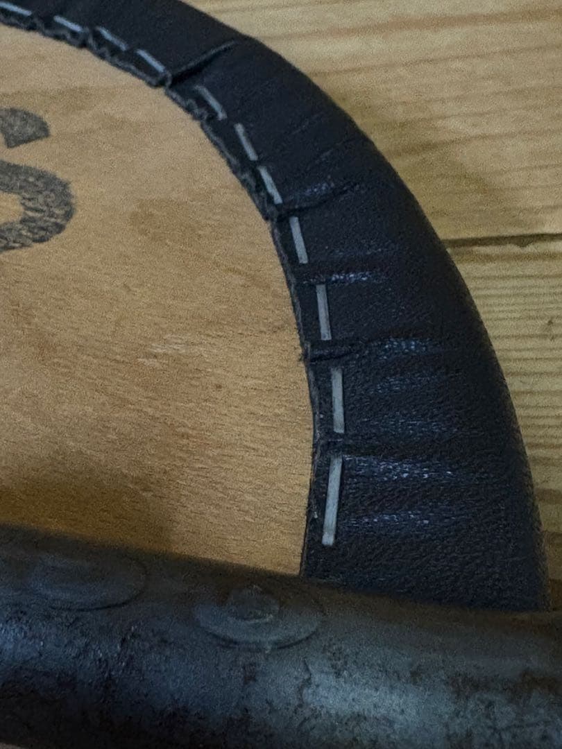 北欧　ヴィンテージ　3本脚スツール 革張り